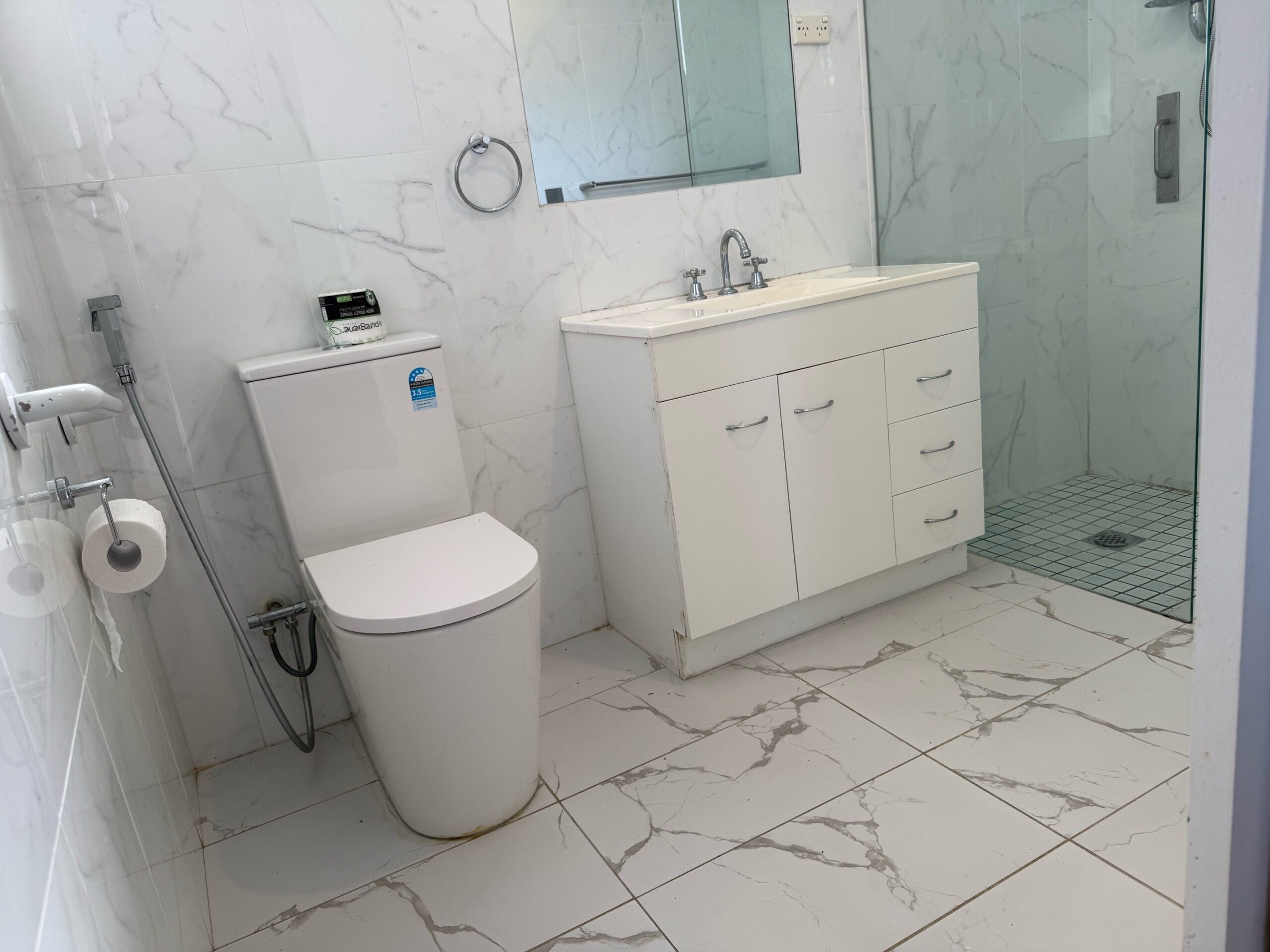 196 Esplanade, POINT VERNON, QLD 4655 AUS