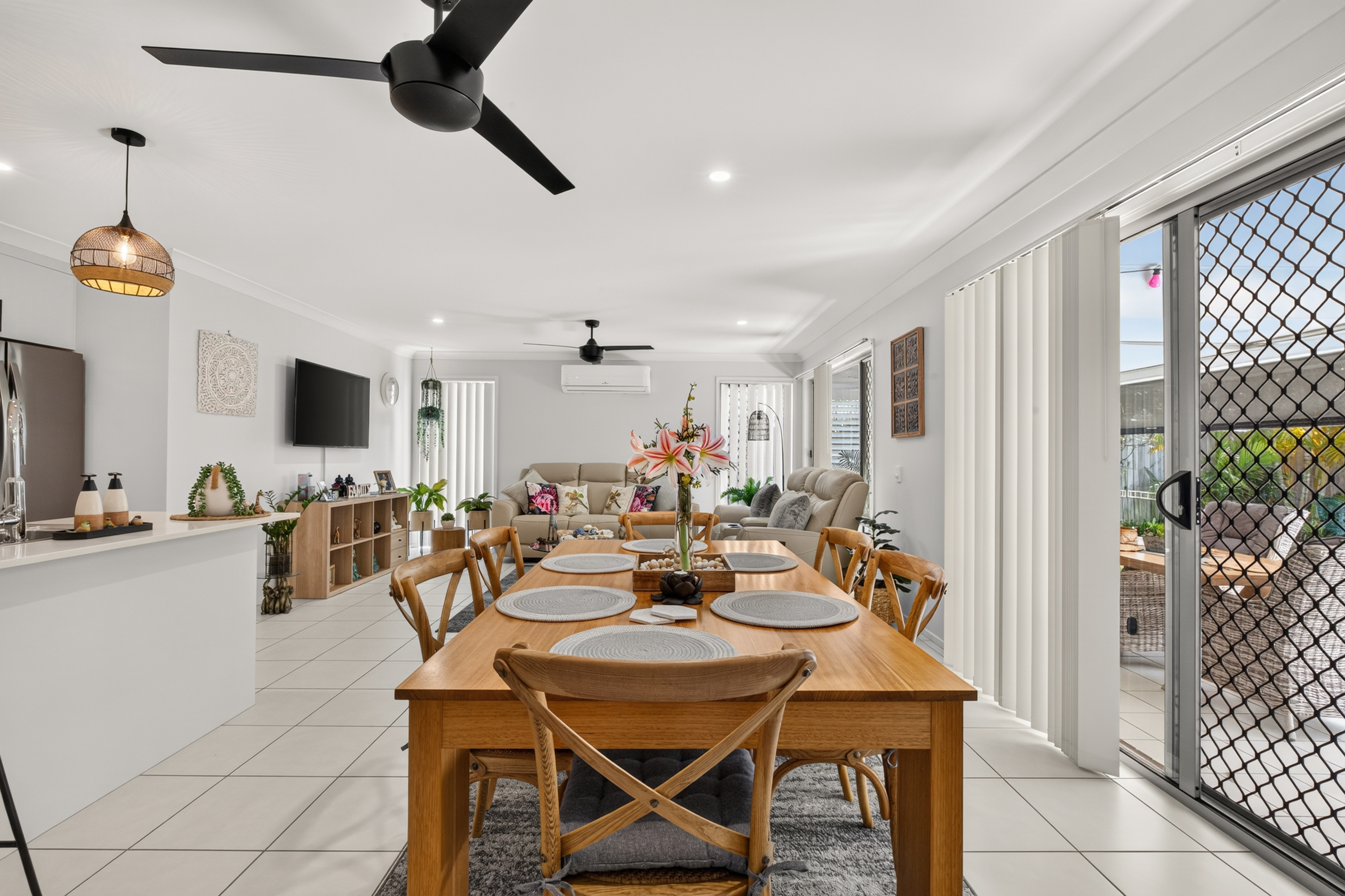 60 Blaxland Road, URRAWEEN, QLD 4655 AUS