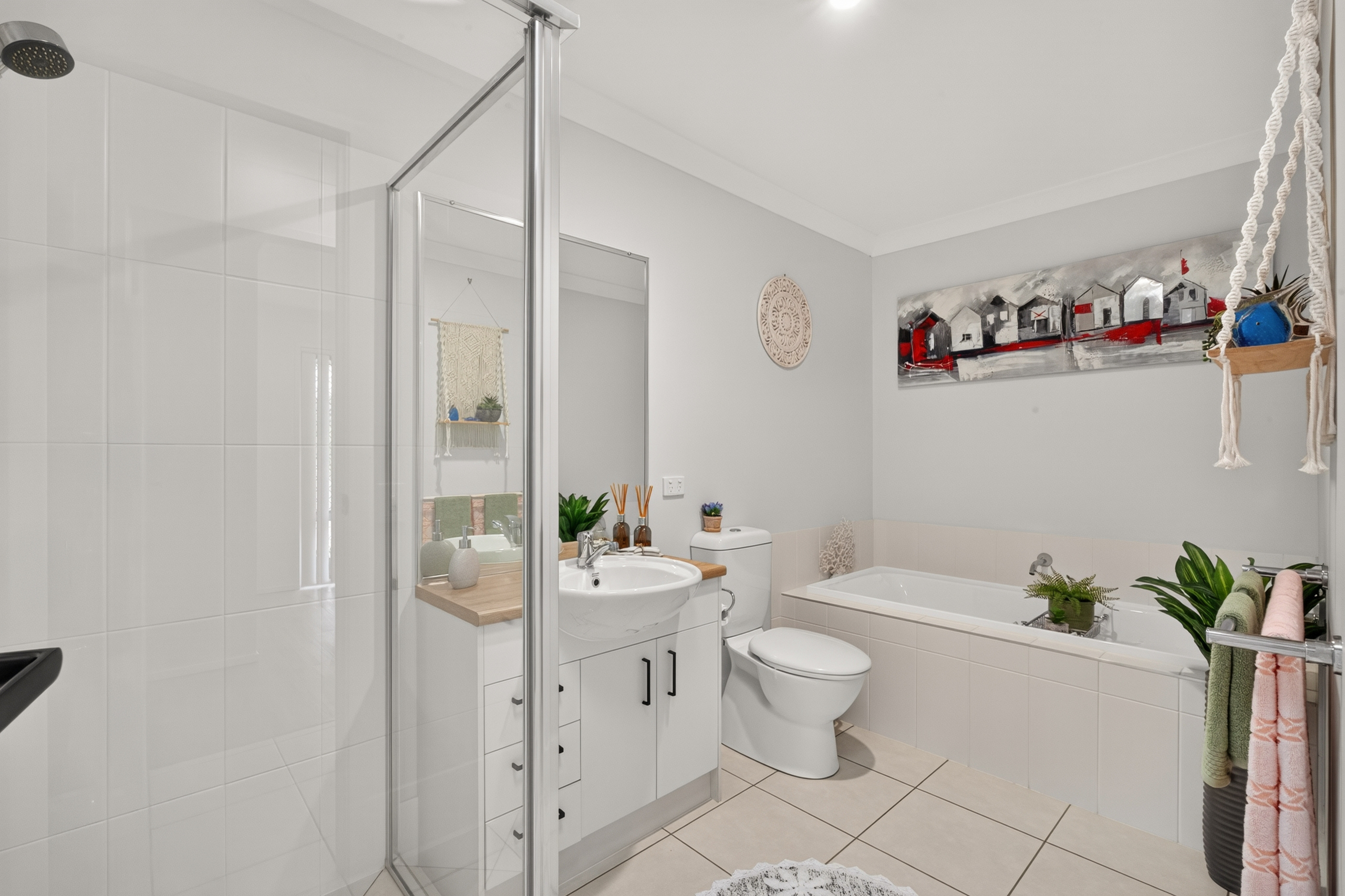60 Blaxland Road, URRAWEEN, QLD 4655 AUS