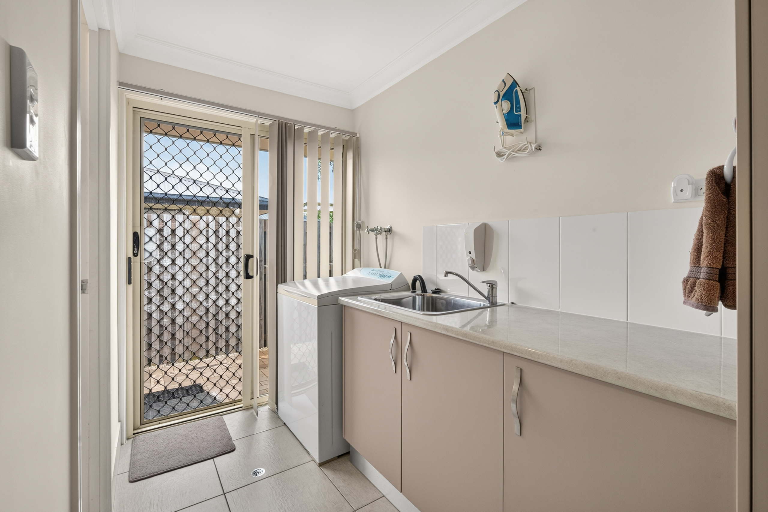 URRAWEEN, QLD 4655 AUS