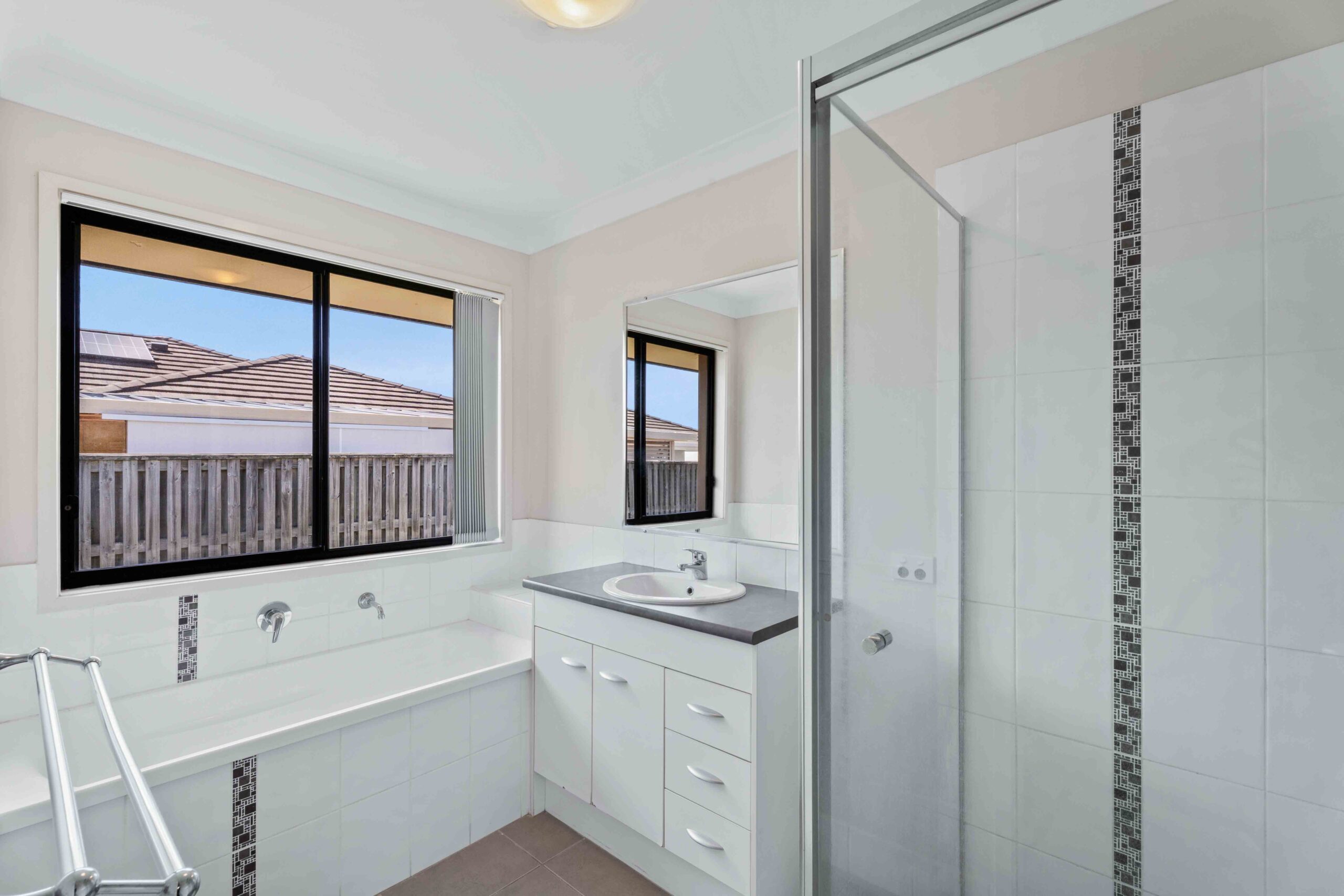 8 Parkhill Avenue, WONDUNNA, QLD 4655 AUS