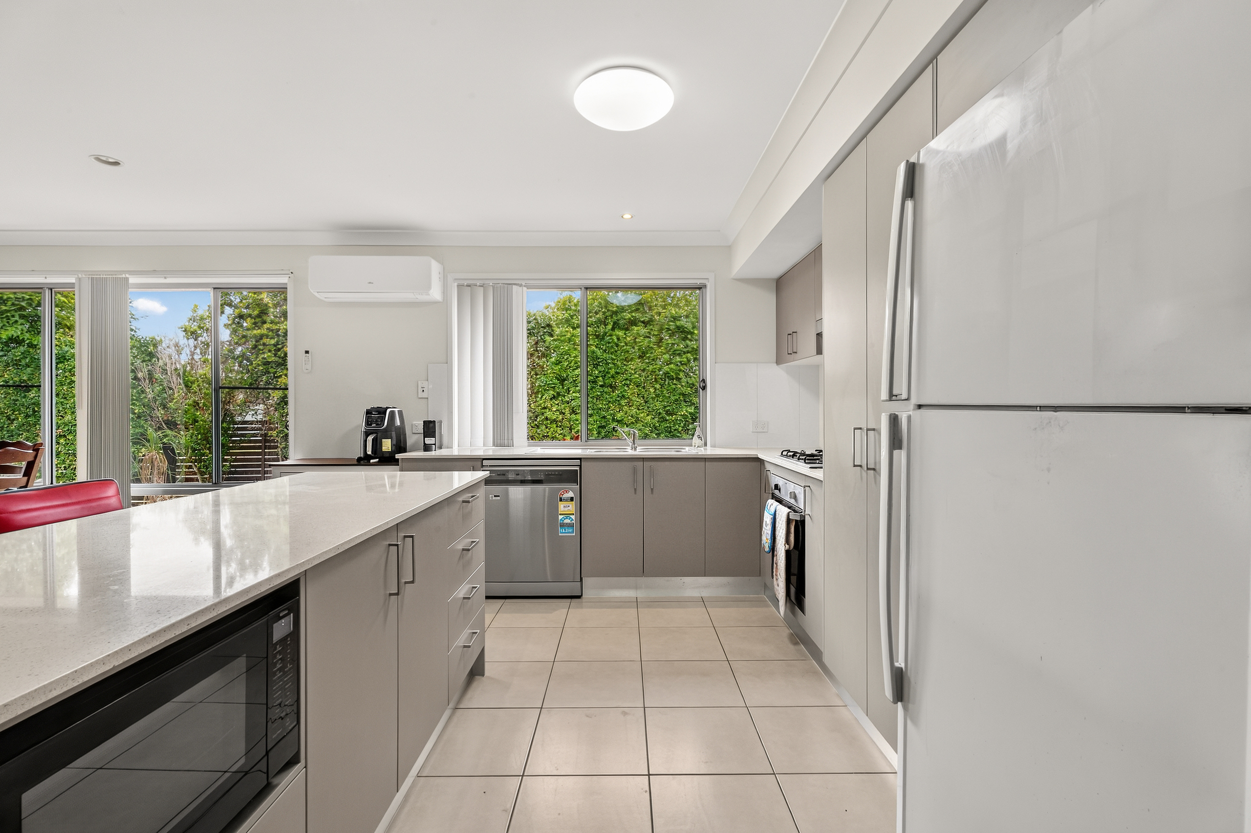 2 Oxley Circuit, URRAWEEN, QLD 4655 AUS