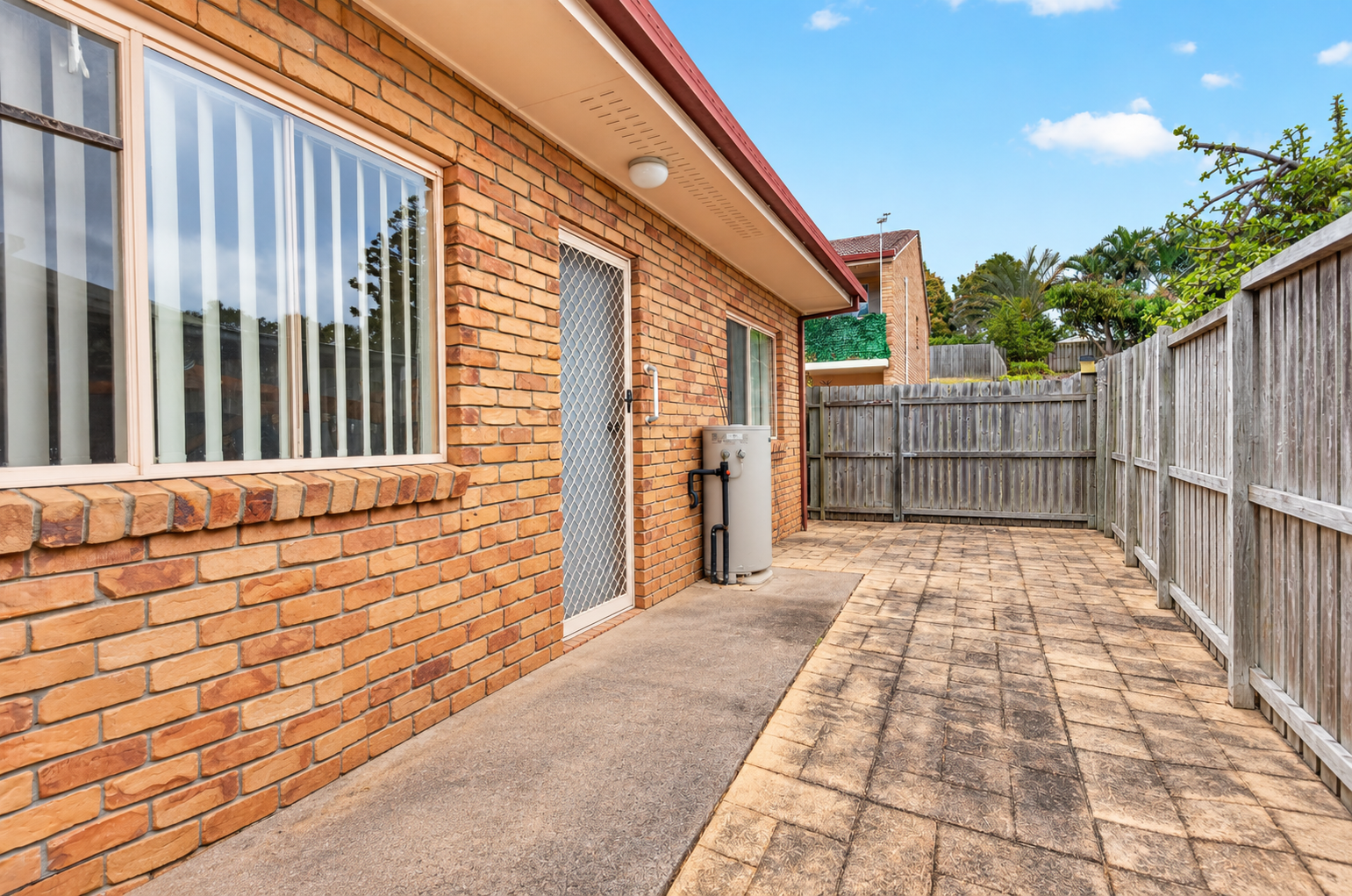 2/119 Freshwater Street, TORQUAY, QLD 4655 AUS