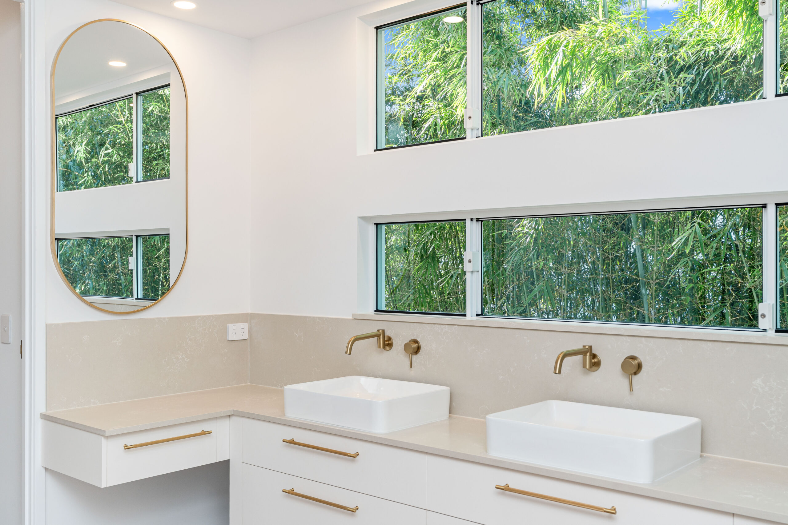 2/210 Cypress Street, URANGAN, QLD 4655 AUS